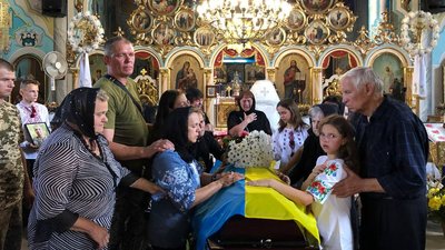 На Закарпатті попрощалися із загиблим захисником Павлом Мунтяном