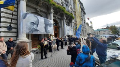 «Знаймо наших Героїв!» — до Дня захисника України у Львові презентували мистецький перформанс «Знаймо наших Героїв!» — до Дня захисника України у Львові презентували мистецький перформанс