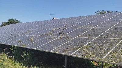 Пошкоджені будинки, сонячні панелі та лінії електропередач. Війська РФ обстріляли Нікопольський район Дніпропетровщини