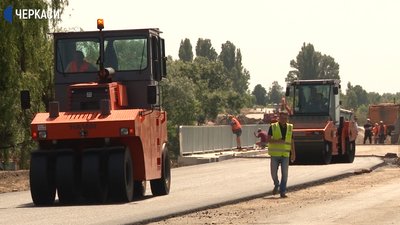 Не ремонтувався 30 років: на Черкащині лагодять міст Не ремонтувався 30 років: на Черкащині лагодять міст