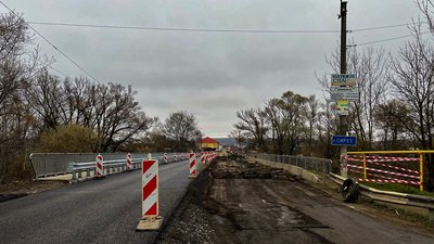 У Чернівецькій області ремонтують міст, який веде до пункту пропуску з Румунією