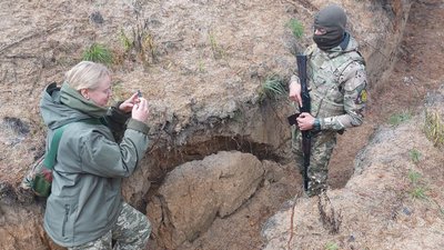 Челендж “100 питань захиснику”. Що питають діти Сумщини у військових Челендж “100 питань захиснику”. Що питають діти Сумщини у військових