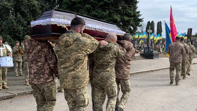 У Тернополі попрощалися з бійцем Віталієм Рибальським У Тернополі попрощалися з бійцем Віталієм Рибальським