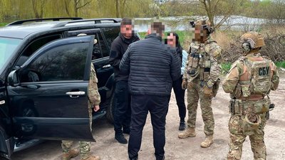 Вимагав майже мільйон гривень: директора одного з підприємств Рівненщини викрили на хабарі Вимагав майже мільйон гривень: директора одного з підприємств Рівненщини викрили на хабарі