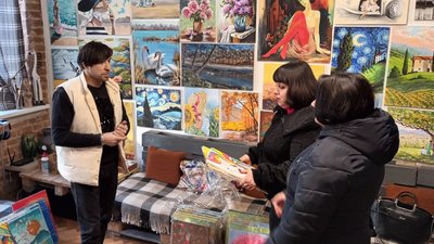 Картини для укриттів: у Тернополі художники безплатно роздають дітям свої роботи Картини для укриттів: у Тернополі художники безплатно роздають дітям свої роботи