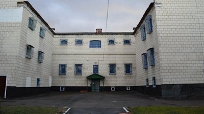 Тухле м'ясо та погані умови проживання: що побачили правозахисники у Чернігівському СІЗО