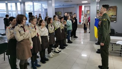В Житомирі пластуни організували історичний екскурс на вшанування пам'яті героїв бою під Крутами В Житомирі пластуни організували історичний екскурс на вшанування пам'яті героїв бою під Крутами