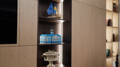 У кабінеті міського голови Чернівців облаштували нові меблі У кабінеті міського голови Чернівців облаштували нові меблі