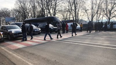У селі на Буковині перекрили дорогу через ціну на газ та його транспортування