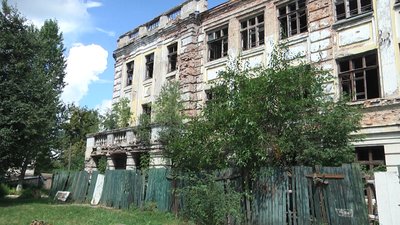У Житомирі руйнується стара школа, яка є власністю Податкової академії сусідньої області У Житомирі руйнується стара школа, яка є власністю Податкової академії сусідньої області