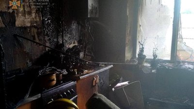 На Полтавщині горіла квартира: власниця отримала опіки, шістьох людей евакуювали