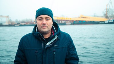 Для будівництва мостів до Запоріжжя прибув плавучий кран Lifting Chart LK-800 Для будівництва мостів до Запоріжжя прибув плавучий кран Lifting Chart LK-800