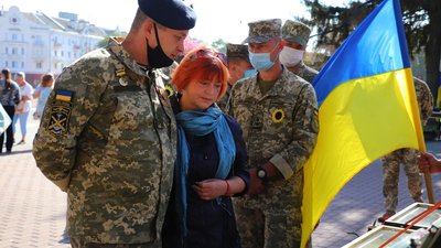 185 ударів Дзвону пам'яті: у Чернігові вшанували пам'ять загиблих воїнів