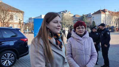 Авто для соціальних служб та обладнання для лікарні: благодійники допомогли тернополянам