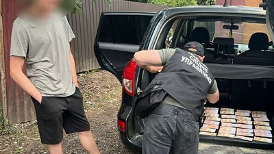 Буковинця засудили до 5 років позбавлення волі за продаж гуманітарки та звільнили від покарання. Що відомо у справі