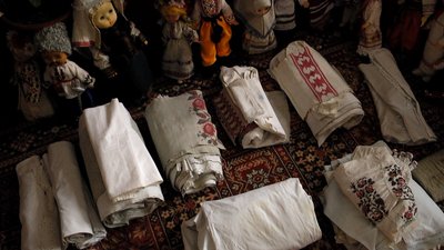 На Житомирщині жителька Овруччини зібрала колекцію із майже восьми сотень вишитих рушників На Житомирщині жителька Овруччини зібрала колекцію із майже восьми сотень вишитих рушників