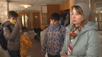Одяг, їжа та іграшки: в Луцькому РАЦСі організували центр допомоги вимушеним переселенцям