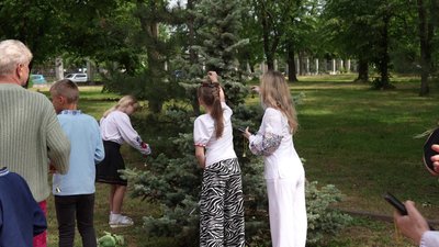 Молебень і дзвіночки як символ дитячих голосів. У Кропивницькому вшанували пам'ять дітей, загиблих через війну з Росією