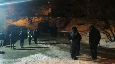 Нічна різанина в Сумах: чоловіка з ножовим пораненням забрала швидка