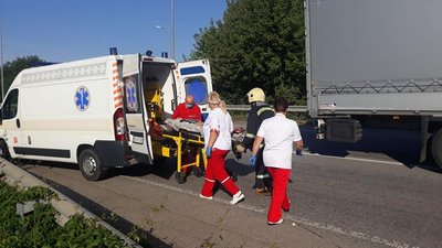 ДТП на Рівненщині: водія діставали рятувальники ДТП на Рівненщині: водія діставали рятувальники