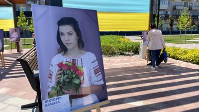 "Вишиваємо перемогу": у Черкасах під час фотосесії збирали гроші для ЗСУ "Вишиваємо перемогу": у Черкасах під час фотосесії збирали гроші для ЗСУ