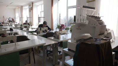 "Хто, як не ми". У Центрі професійно-технічної освіти № 1 Франківська шиють речі для військових "Хто, як не ми". У Центрі професійно-технічної освіти № 1 Франківська шиють речі для військових