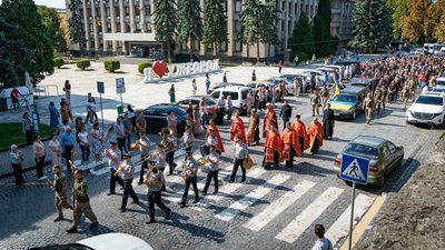 Прощання з полеглим на війні 26-річним лейтенантом поліції Андрієм Потічним Прощання з полеглим на війні 26-річним лейтенантом поліції Андрієм Потічним