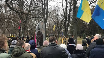 Три сотні людей у Луцьку прийшли вшанували пам'ять Героїв Небесної Сотні Три сотні людей у Луцьку прийшли вшанували пам'ять Героїв Небесної Сотні