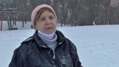 "Рух – це норма життя": полтавські пенсіонери щодня виходять на зарядку