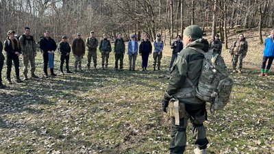 Підготовка до нацспротиву: на Закарпатті цивільних навчають військовій справі Підготовка до нацспротиву: на Закарпатті цивільних навчають військовій справі