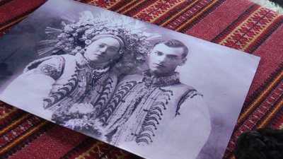 Створює кептарі. Прикарпатський кушнір Михайло Вінтонюк