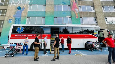 Зі Львова за кордон на лікування вирушили 24 українці Зі Львова за кордон на лікування вирушили 24 українці