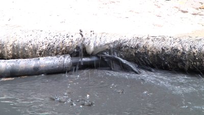 У Житомирі роблять лабораторні дослідження води у Тетереві через аварію на каналізаційній станції У Житомирі роблять лабораторні дослідження води у Тетереві через аварію на каналізаційній станції