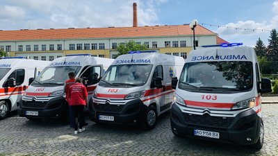 Майже 35 мільйонів гривень коштували 19 автомобілів екстреної меддопомоги для Закарпаття Майже 35 мільйонів гривень коштували 19 автомобілів екстреної меддопомоги для Закарпаття