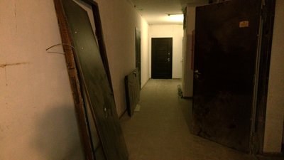 Двері у під'їзді багатоповерхівки на Чорновола в Чернігові Двері у під'їзді багатоповерхівки на Чорновола в Чернігові