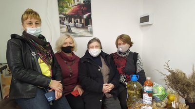 Раз на місяць миколаївські волонтери відправляють гуманітарну допомогу військовослужбовцям