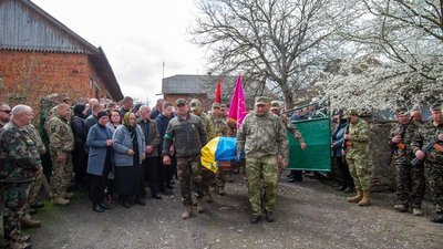 На Тернопільщині попрощалися з артилеристом Любомиром Ваверчаком На Тернопільщині попрощалися з артилеристом Любомиром Ваверчаком