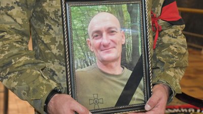 У Луцьку попрощалися із загиблим на Донеччині 45-річним захисником Миколою Кінахом У Луцьку попрощалися із загиблим на Донеччині 45-річним захисником Миколою Кінахом