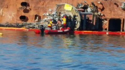 В Одесі двоє чоловіків забралися на танкер Delfi: їх затримала водна поліція В Одесі двоє чоловіків забралися на танкер Delfi: їх затримала водна поліція