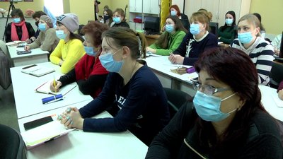 На Херсонщині мобільні бригади лікарів навчають, як робити щеплення від COVID-19 На Херсонщині мобільні бригади лікарів навчають, як робити щеплення від COVID-19