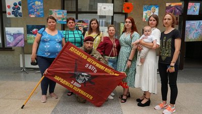 Родинам загиблих бійців, які боронили Суми, вручили їхні нагороди Родинам загиблих бійців, які боронили Суми, вручили їхні нагороди