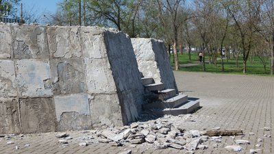 У Миколаєві відновлюють меморіал пам'яті жертв Голодомору У Миколаєві відновлюють меморіал пам'яті жертв Голодомору
