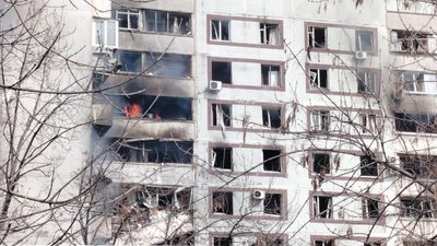 У Запоріжжі армія РФ влучила у житлові багатоповерхові будинки У Запоріжжі армія РФ влучила у житлові багатоповерхові будинки