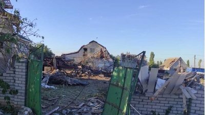Поранені діти, пошкоджені будинки та авто: прокуратура розслідує ракетні обстріли сіл поблизу Миколаєва