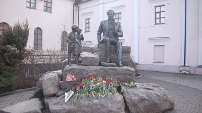 У Вінниці вшанували пам'ять українського поета Тараса Шевченка У Вінниці вшанували пам'ять українського поета Тараса Шевченка