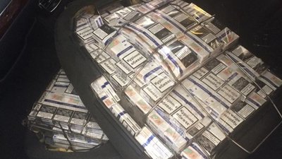 Контрабандні сигарети знайшли в іноземця з дипломатичним паспортом