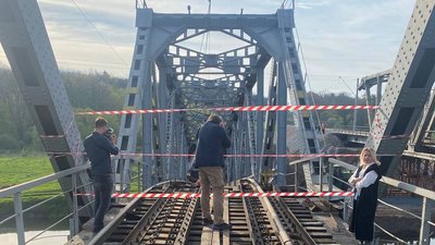 Через річку Ірпінь відкрили відновлений залізничний міст