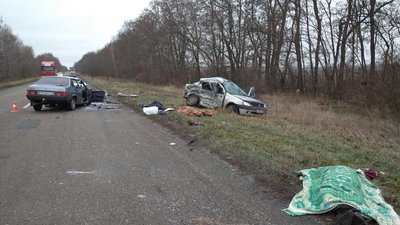 У Менському районі зіштовхнулися два легковики. Троє людей загинули У Менському районі зіштовхнулися два легковики. Троє людей загинули