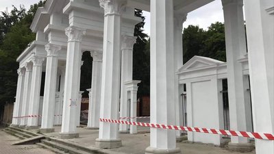 У львівському Парку культури відновили вхідну арку
