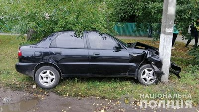 На Полтавщині автомобіль в’їхав в електроопору: є загиблий